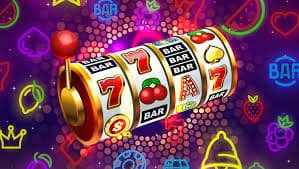 Mobile APP Slots Live Casino ဂိမ်းများ Myanmar ဖုန်းပေါ်ကစားနေသောပုံ